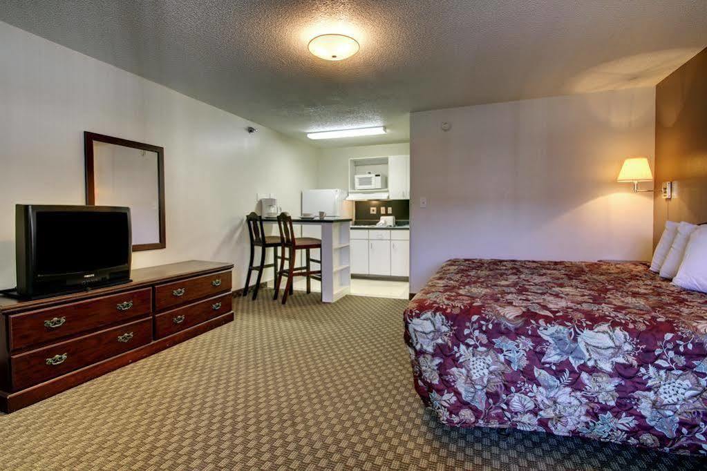 Intown Suites Extended Stay Greensboro Nc - Lanada Esterno foto