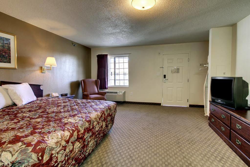 Intown Suites Extended Stay Greensboro Nc - Lanada Esterno foto