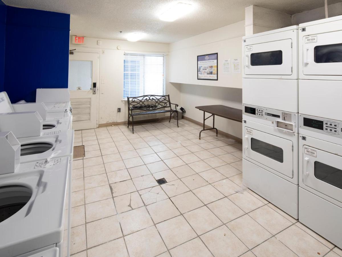 Intown Suites Extended Stay Greensboro Nc - Lanada Esterno foto