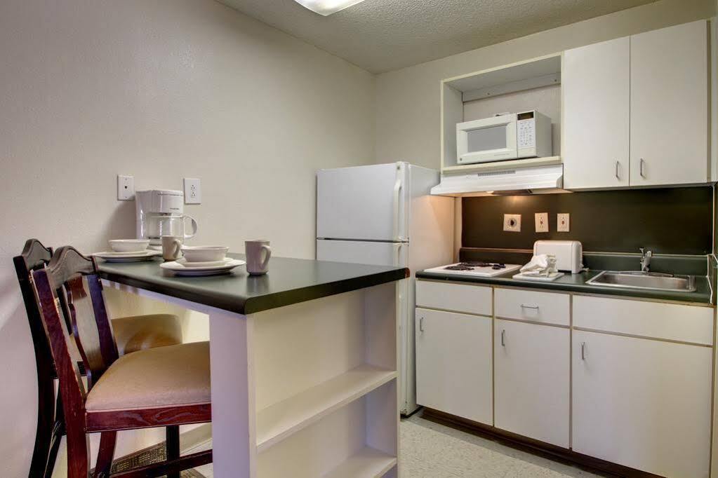 Intown Suites Extended Stay Greensboro Nc - Lanada Esterno foto